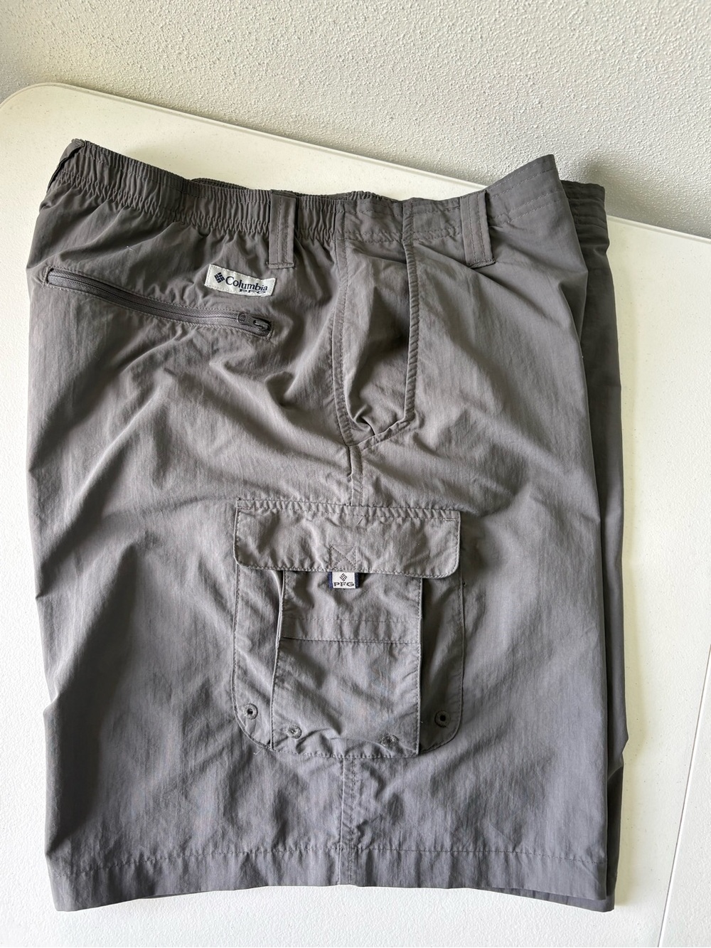 Columbia PFG Men's Large Gray Performance Lightweight Cargo Shorts Outdoors